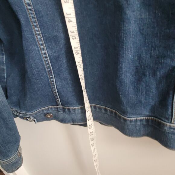 Torrid Denim Women's Trucker Denim Jean Jacket First at Fit Stretch Plus Size 3 - Picture 4 of 13